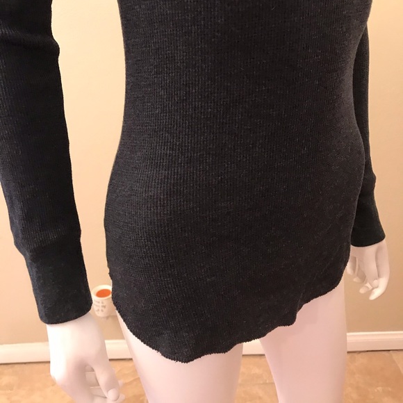 Old Navy Long Sleeve Thermal Top Womens Medium Love Peace Mitten Charcoal Grey - Picture 9 of 13